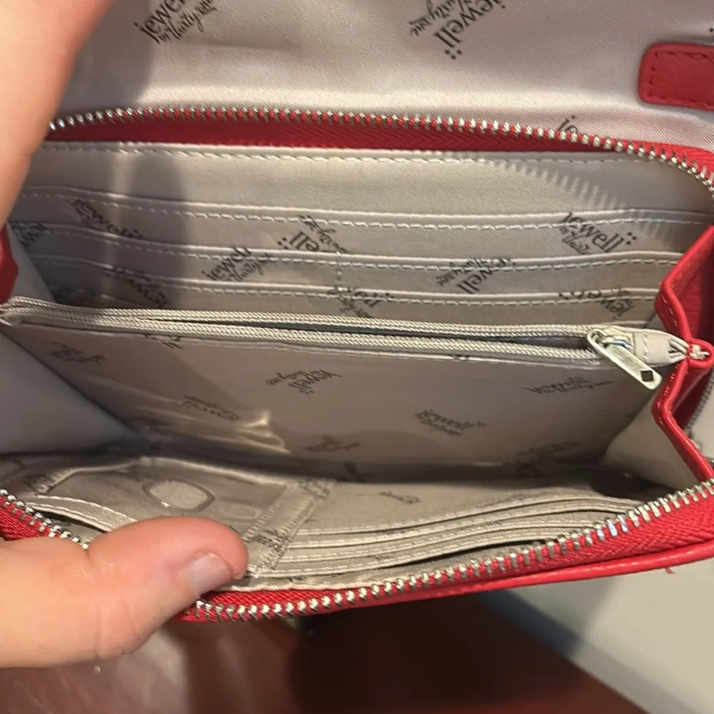 31 brand Red - Crossbody - Picture 4 of 4